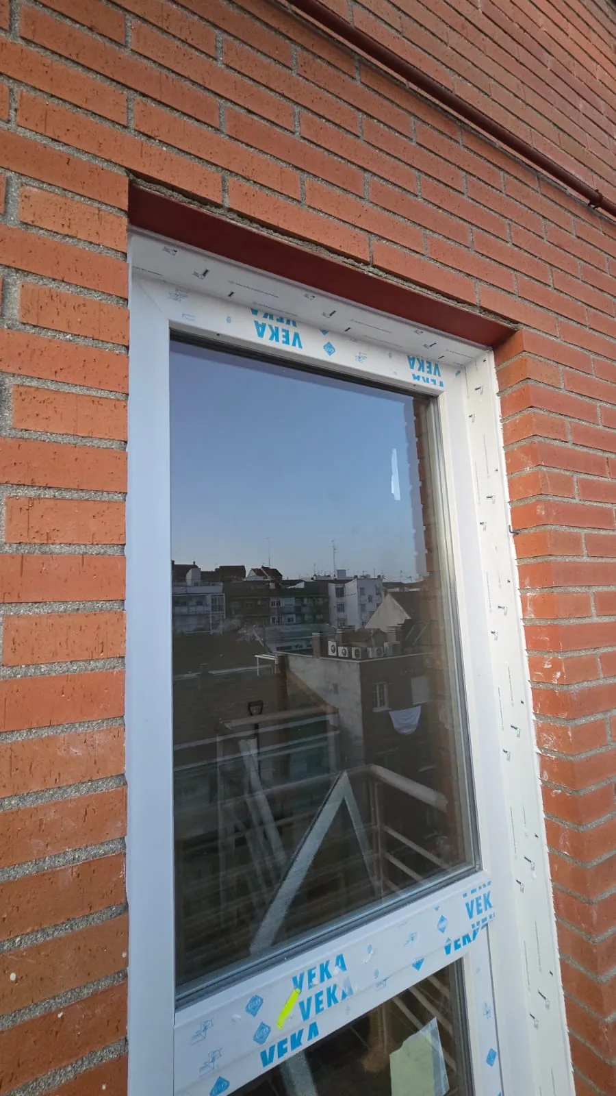Instalación de ventanas de PVC y aluminio de alta eficiencia térmica - v 12